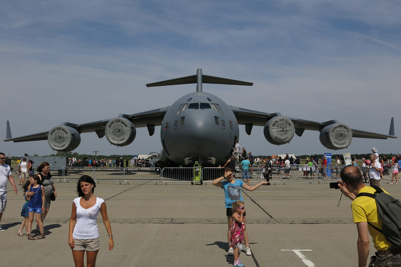 Illustration for article titled AsĂ es uno de los aviones militares mĂĄs grandes jamĂĄs construidos
